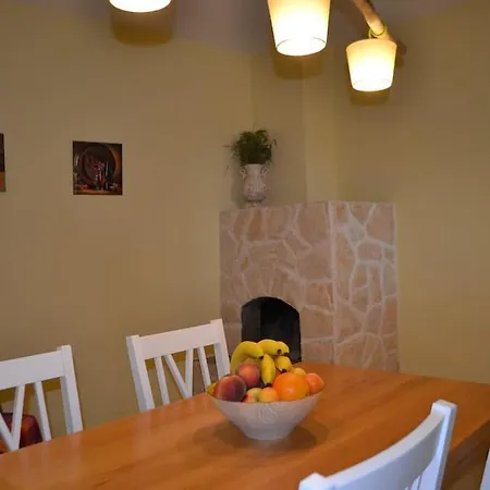 Holiday In - Island Hvar Svirce