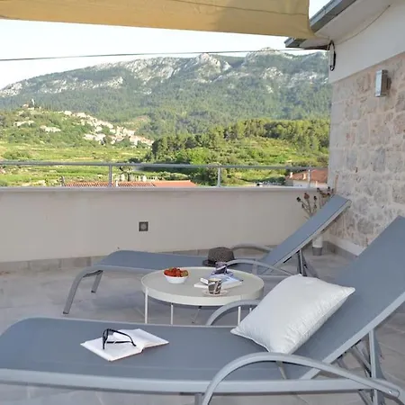 Holiday In - Island Hvar 度假居 *