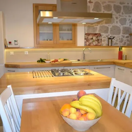 Holiday In - Island Hvar Casa de Férias Svirce