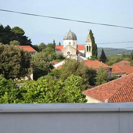 In - Island Hvar