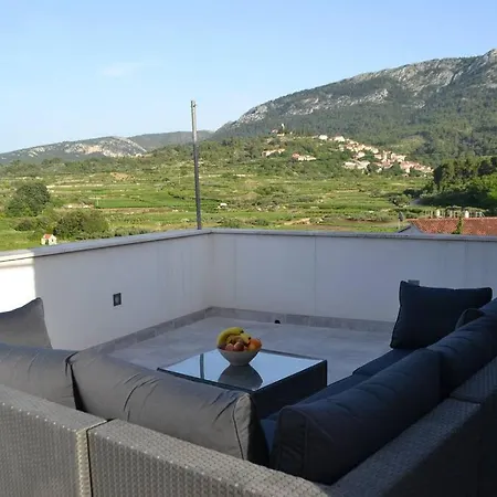In - Island Hvar Дом отдыха Svirce